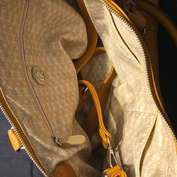 Stylish Tan Leather Handbag - Picture 6 of 7